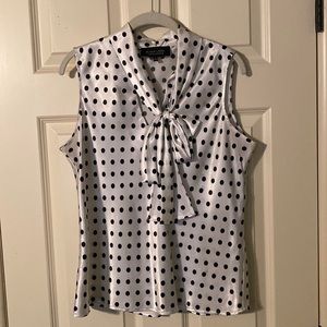 Black dot on white shell.